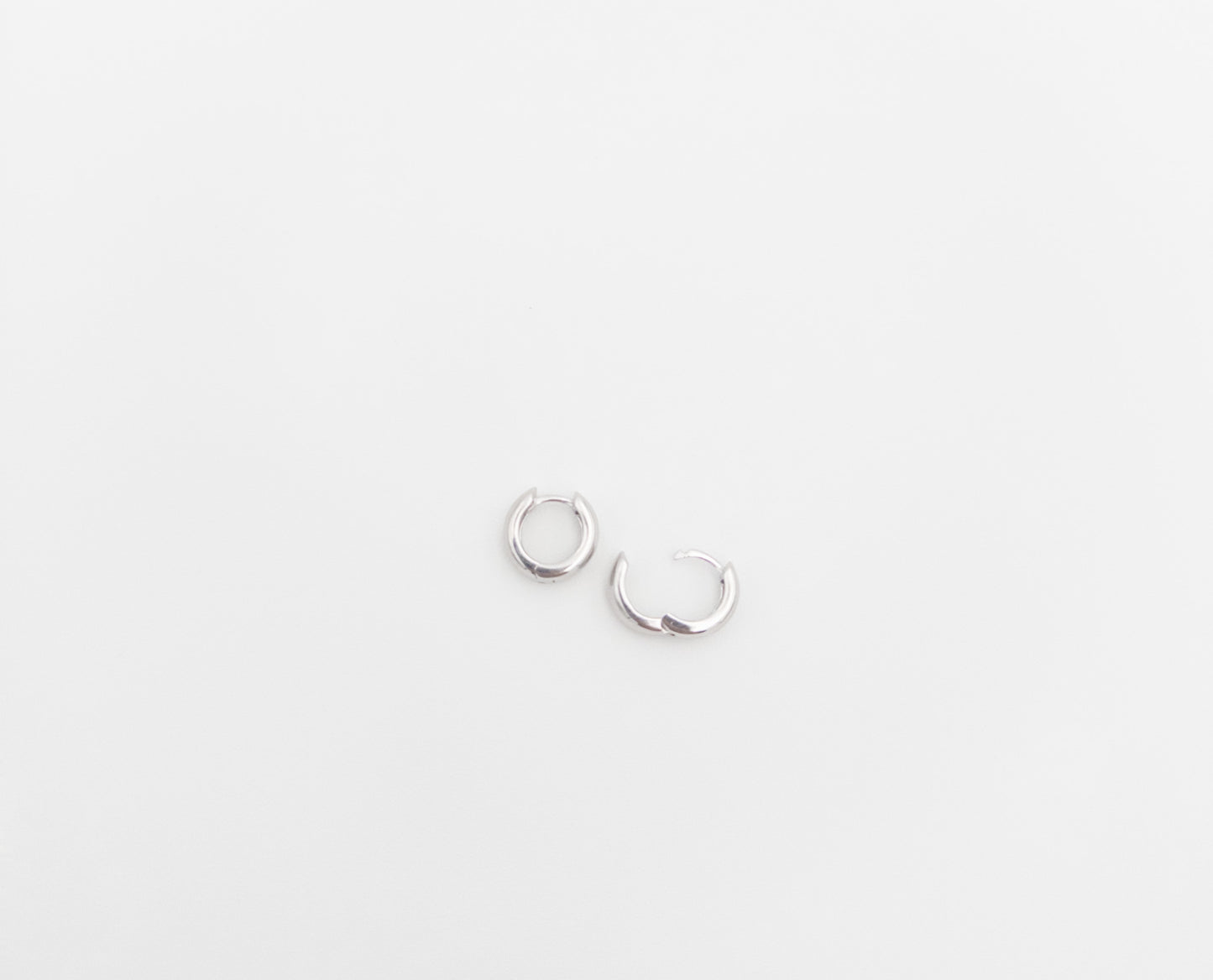 Classic Circle Huggie