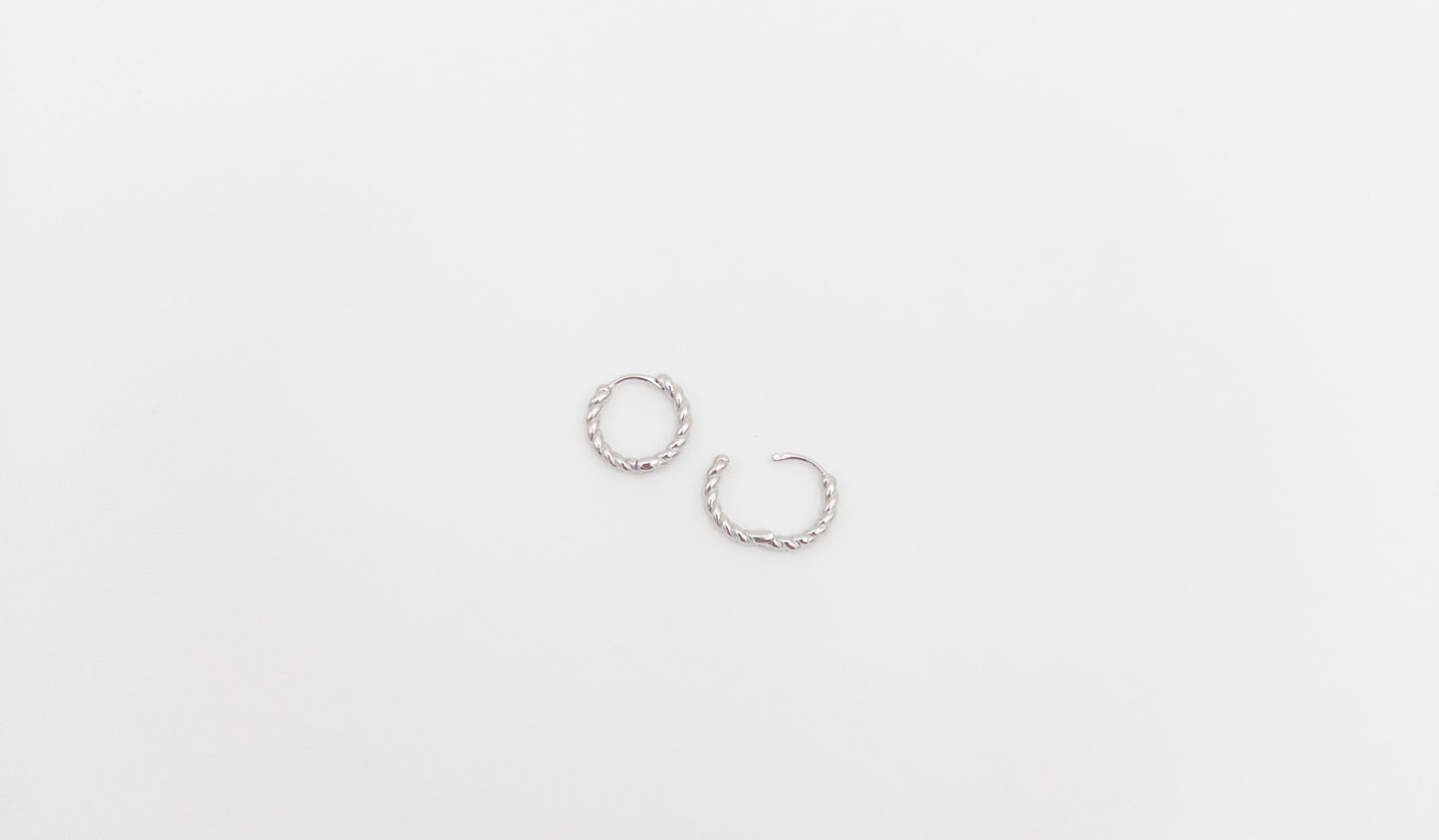 Graceful Wreath Huggie